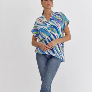 NWT Entro Blue Multi Tiger Print V-Neck Top With Permanent Rolled Cuff